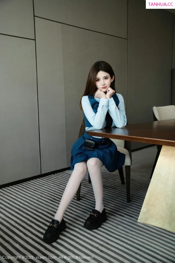   [XiuRen]高清写真图 2025.12.23 No.11141 苏甜橙子 JK制服第3张图片
